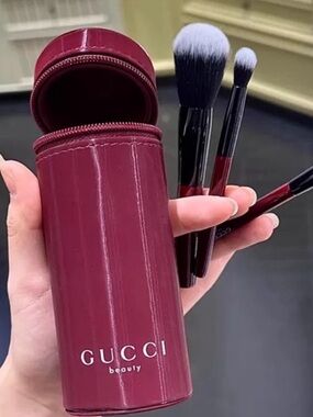 Gucci beauty brush set